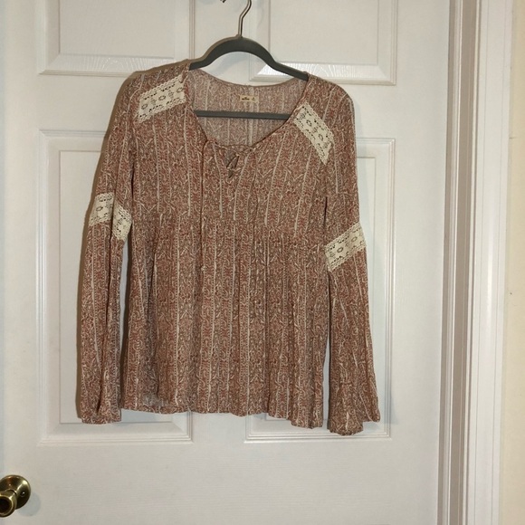 Hollister Top - Picture 1 of 5